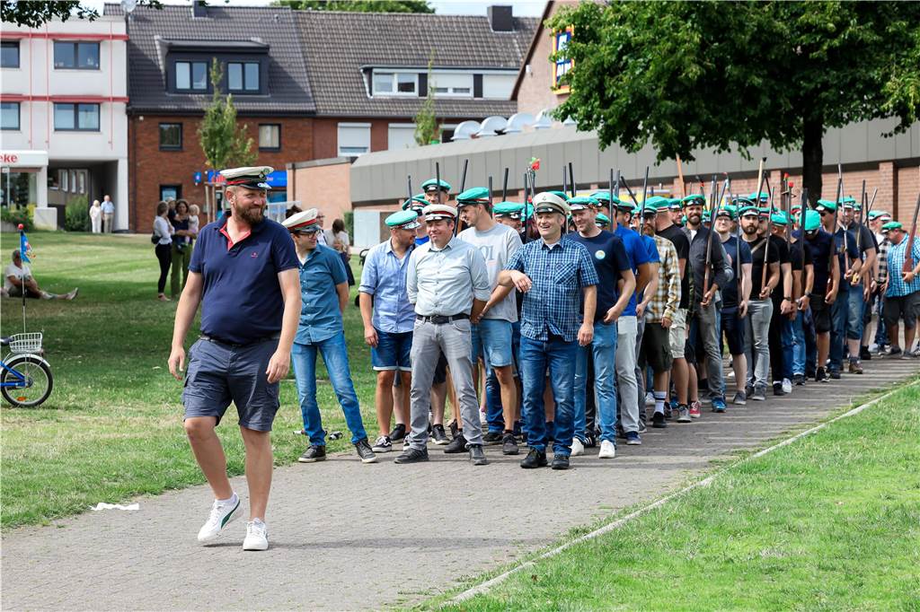 Rund 1.000 Schützen übten das Marschieren.