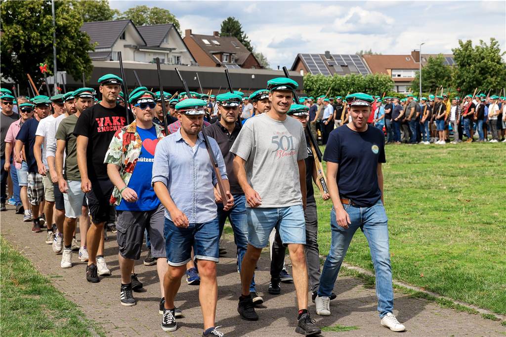 Rund 1.000 Schützen übten das Marschieren.