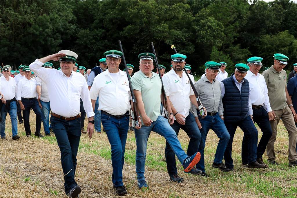 Rund 1.000 Schützen übten das Marschieren.