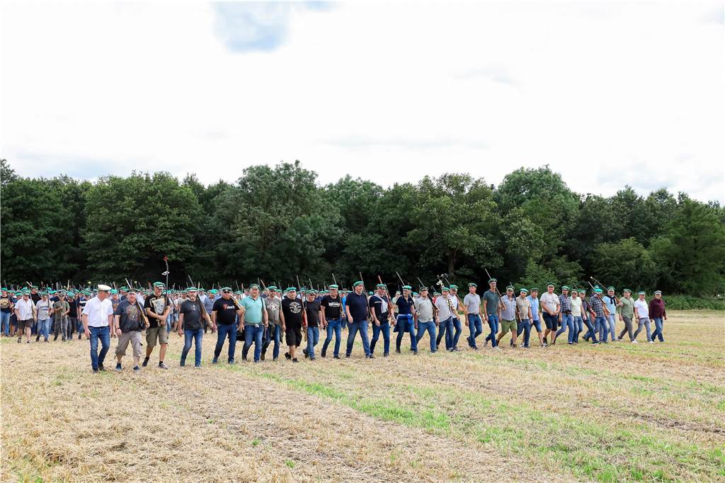 Rund 1.000 Schützen übten das Marschieren.
