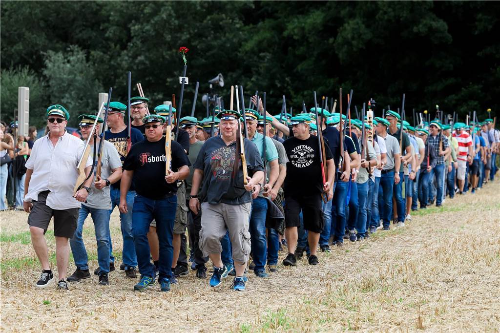 Rund 1.000 Schützen übten das Marschieren.