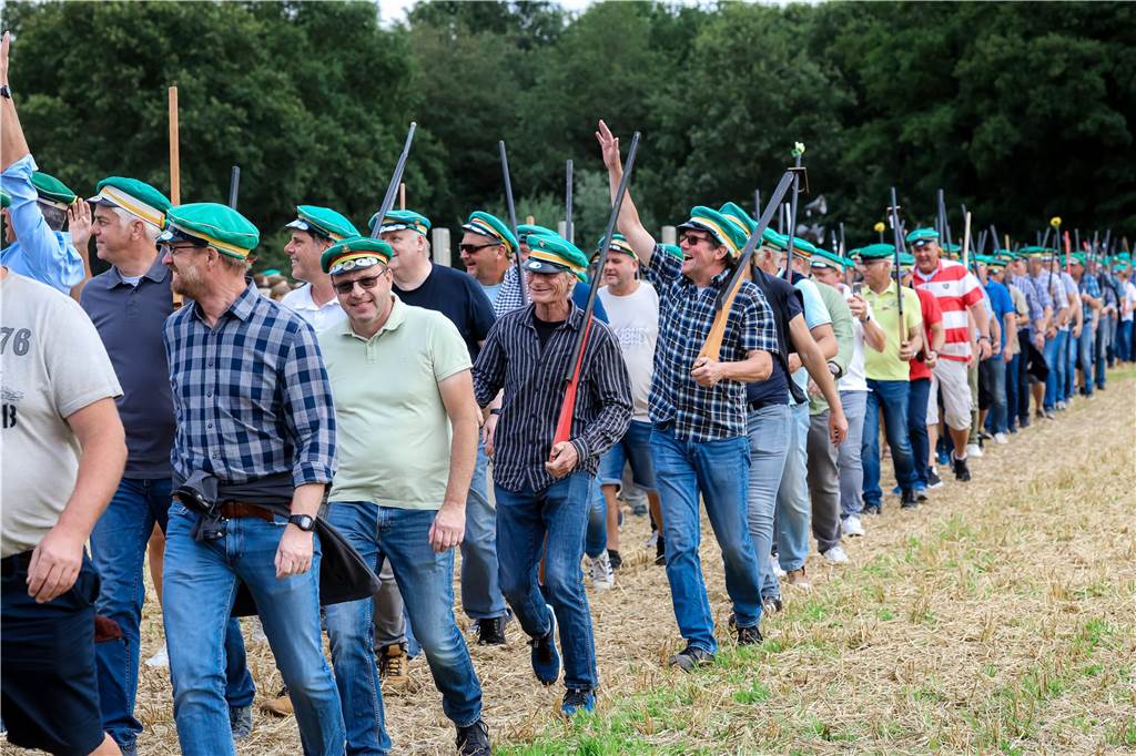Rund 1.000 Schützen übten das Marschieren.