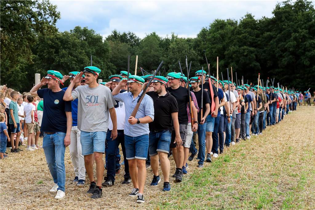 Rund 1.000 Schützen übten das Marschieren.