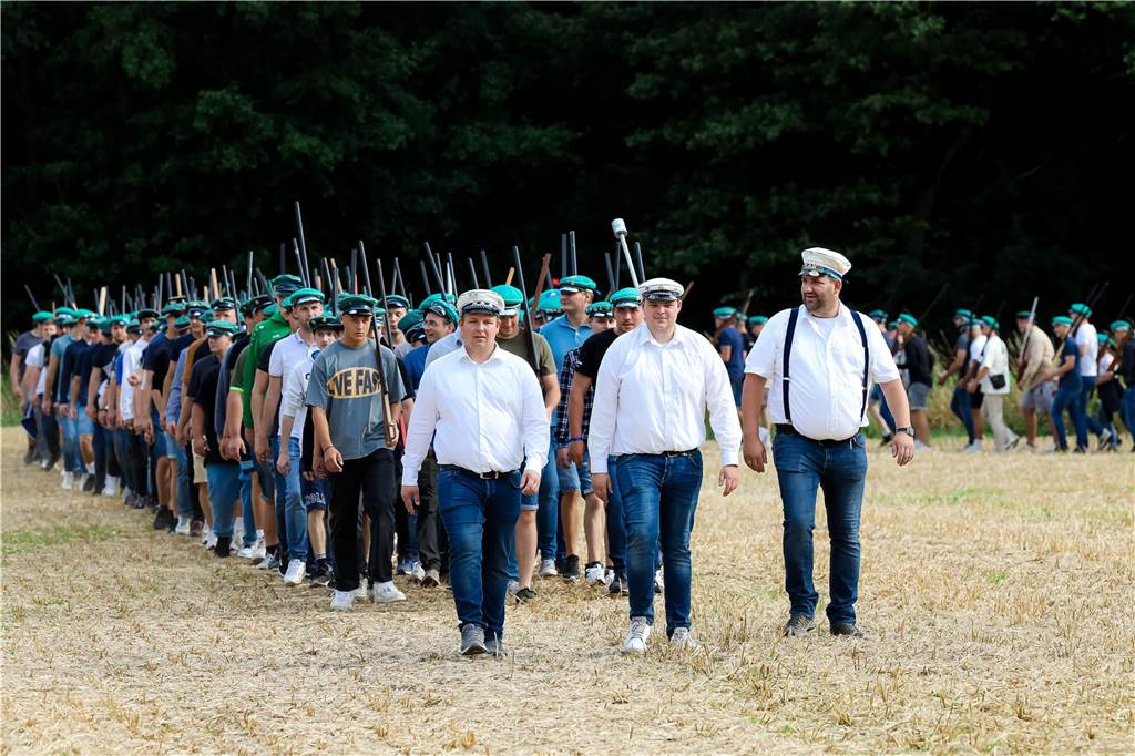 Rund 1.000 Schützen übten das Marschieren.