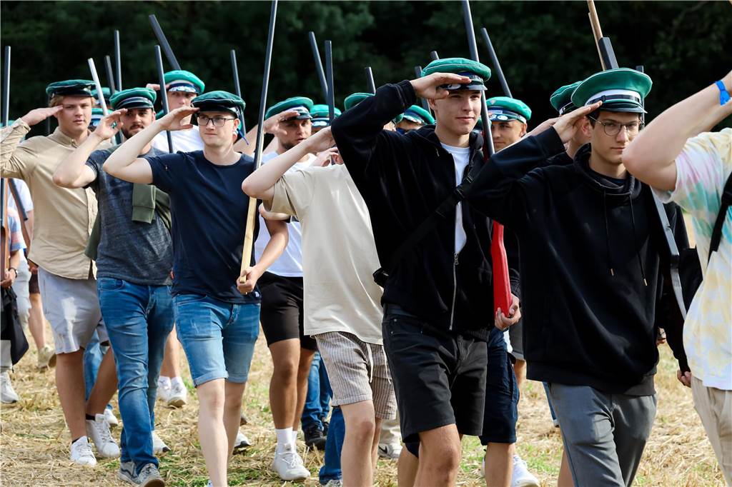 Rund 1.000 Schützen übten das Marschieren.