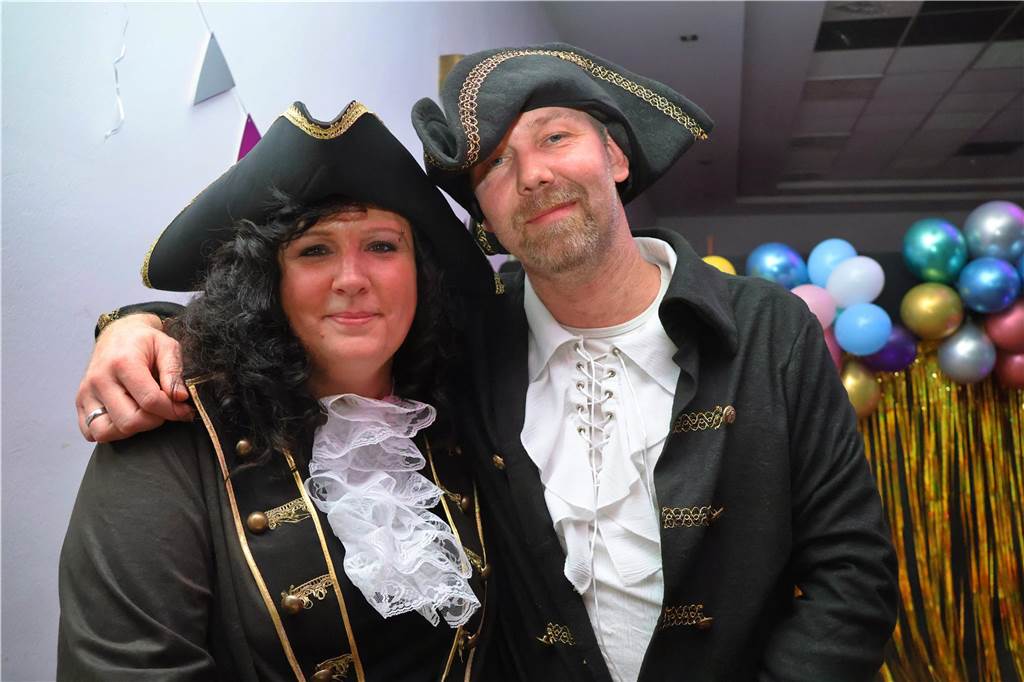 Rund 150 Karnevalfans feierten eine bunte und stimmungsvolle Party im Ramirez.