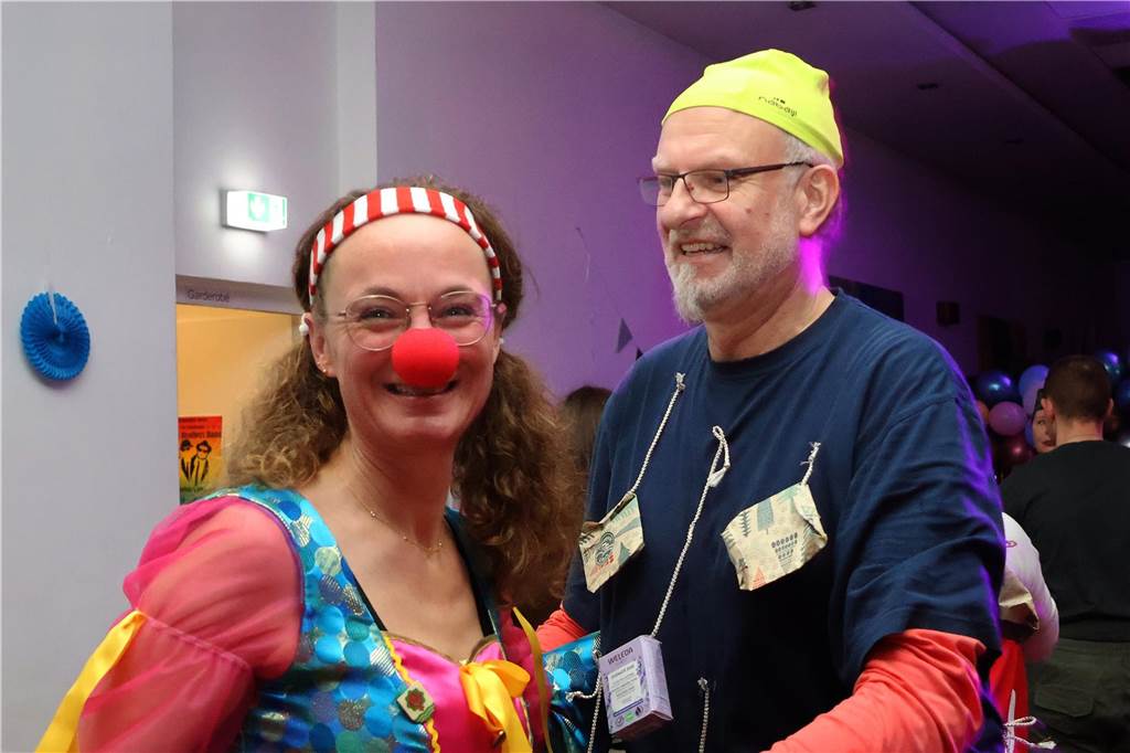Rund 150 Karnevalfans feierten eine bunte und stimmungsvolle Party im Ramirez.