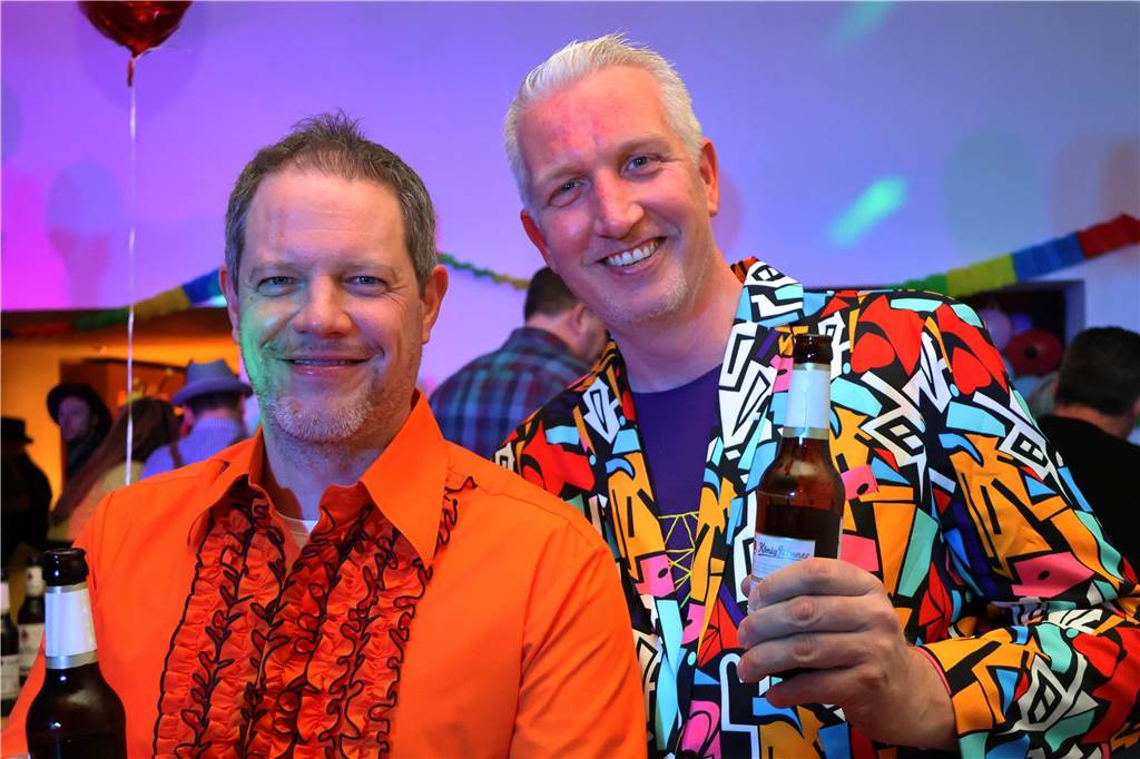 Rund 150 Karnevalfans feierten eine bunte und stimmungsvolle Party im Ramirez.