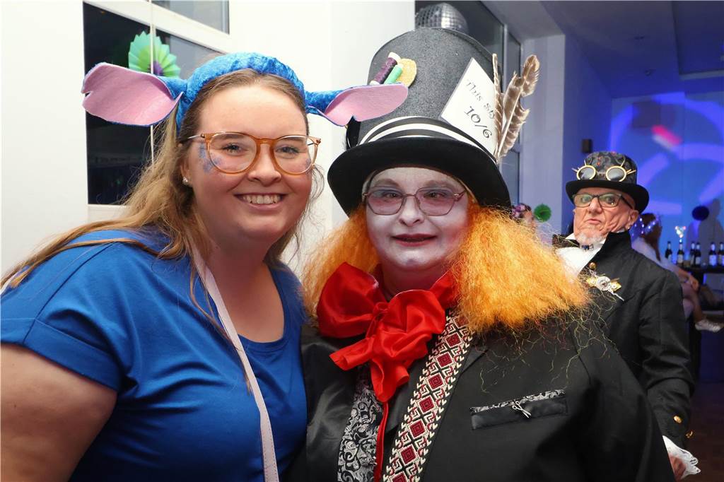 Rund 150 Karnevalfans feierten eine bunte und stimmungsvolle Party im Ramirez.