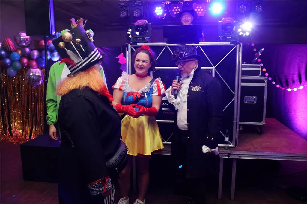 Rund 150 Karnevalfans feierten eine bunte und stimmungsvolle Party im Ramirez.