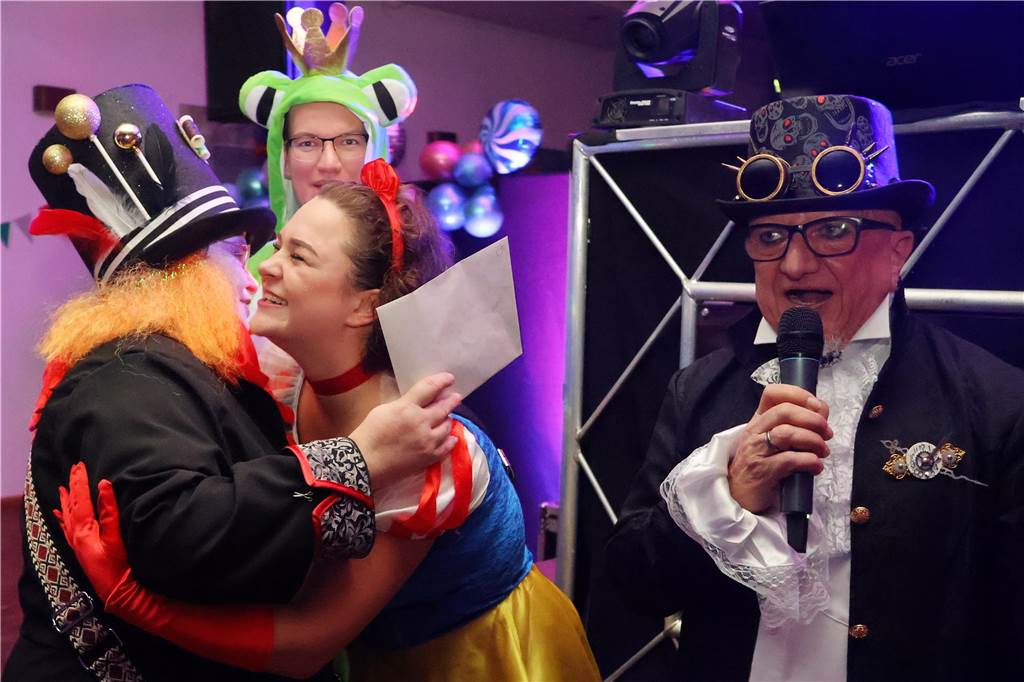 Rund 150 Karnevalfans feierten eine bunte und stimmungsvolle Party im Ramirez.