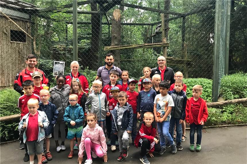 Junge Ringer sollten die Patenschaft für einen Adler übernehmen - doch es kam anders Rund 20 Nachwuchs-Ringer des KSV Jahn Marten kamen zum Zoo, um die Patenschaft für einen mächtigen Vogel zu übernehmen. Ein Adler wie im Wappen des Kraftsportvereins und wie gewünscht wurde es nicht. Da Patentier ist ein Anden-Kondor.
