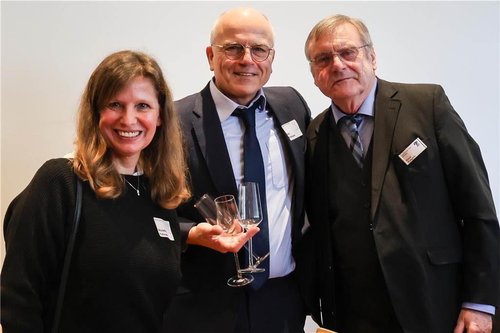 Rund 200 Gäste waren zum Neujahrsempfang der Freimaurerloge „Zur alten Linde“ in den Industrieklub am Alten Markt gekommen. Dort hielt Desiree Wendenburg vom Landesamt für Verfassungsschutz NRW einen Vortrag über Spionage und Cyberangriffe. Daneben gab es Musik und viel Zeit für Gespräche.