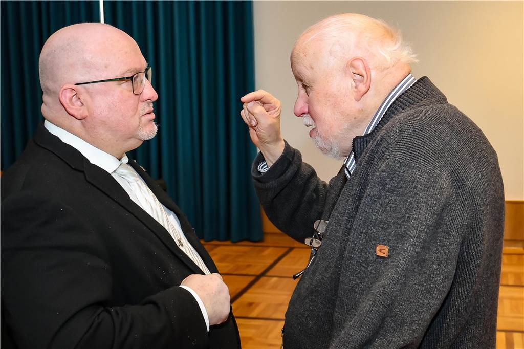 Rund 200 Gäste waren zum Neujahrsempfang der Freimaurerloge „Zur alten Linde“ in den Industrieklub am Alten Markt gekommen. Dort hielt Desiree Wendenburg vom Landesamt für Verfassungsschutz NRW einen Vortrag über Spionage und Cyberangriffe. Daneben gab es Musik und viel Zeit für Gespräche.