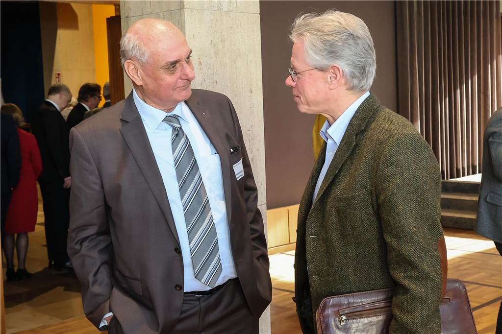 Rund 200 Gäste waren zum Neujahrsempfang der Freimaurerloge „Zur alten Linde“ in den Industrieklub am Alten Markt gekommen. Dort hielt Desiree Wendenburg vom Landesamt für Verfassungsschutz NRW einen Vortrag über Spionage und Cyberangriffe. Daneben gab es Musik und viel Zeit für Gespräche.