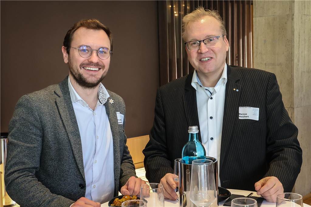 Rund 200 Gäste waren zum Neujahrsempfang der Freimaurerloge „Zur alten Linde“ in den Industrieklub am Alten Markt gekommen. Dort hielt Desiree Wendenburg vom Landesamt für Verfassungsschutz NRW einen Vortrag über Spionage und Cyberangriffe. Daneben gab es Musik und viel Zeit für Gespräche.