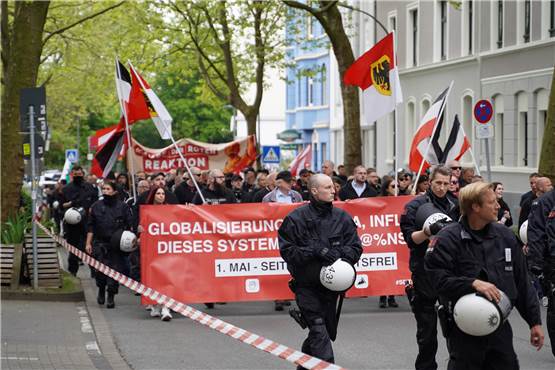 Viele Fotos und Video: Neonazis marschieren durch Dortmund – heftiger Gegenprotest
