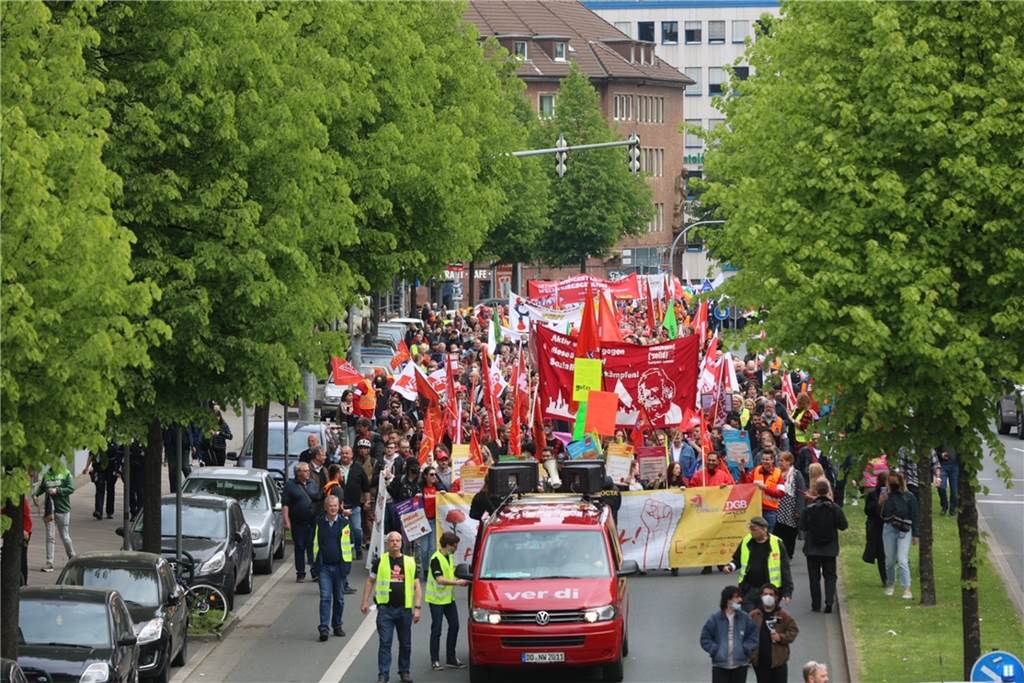 Politik-Gipfel zum Tag der Arbeit: Rund 2000 Demonstranten ziehen durch Dortmund Rund 2000 Teilnehmer zogen durch Dortmund.