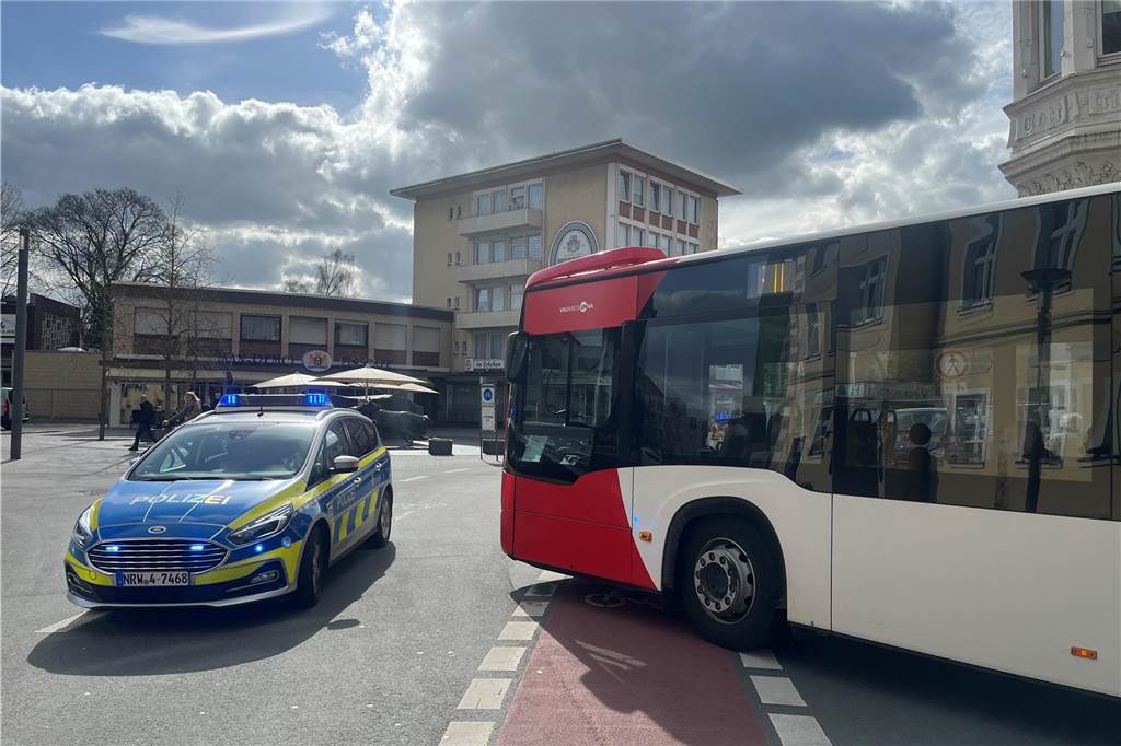 Rund 250 Schülerinnen und Schüler zogen durch die Lüner Innenstadt, ausgestattet mit Klima-Plakaten. 