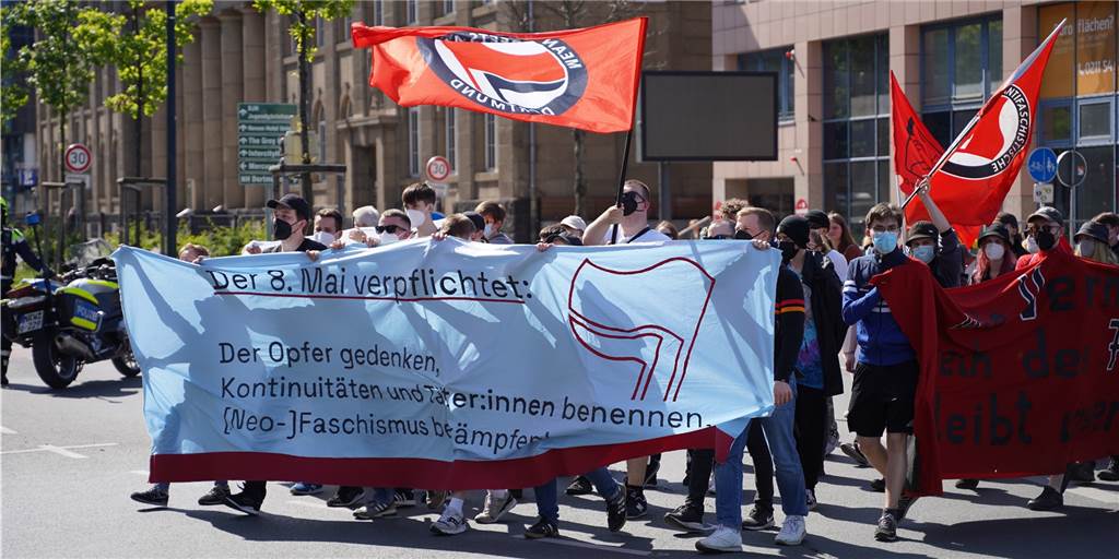 250 Teilnehmende bei Demo in Dortmund fordern: 8. Mai soll Feiertag werden Rund 250 Teilnehmende demonstrierten am Sonntag (8. Mai) in Dortmund.