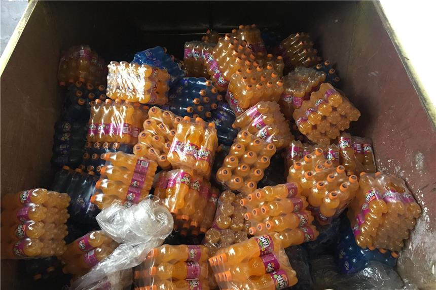 Hauptzollamt beschlagnahmt und verbrennt 2400 Liter Limonade Rund 2500 Flaschen Limonade der Marke Fanta hat der Zoll bereits im Oktober beschlagnahmt. Vergangene Woche wurden die Flaschen vernichtet.