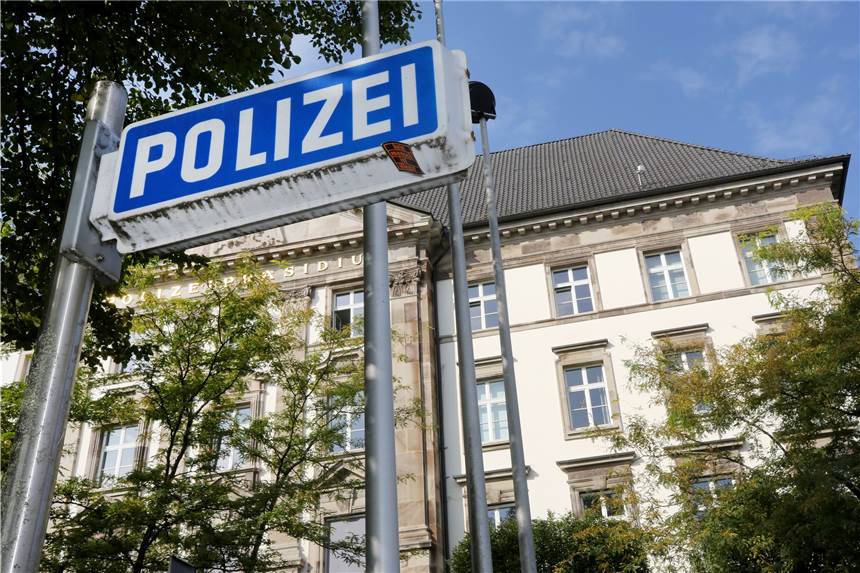 Rechtsextremismus bei der Polizei: Einzelfälle oder strukturelles Problem? Rund 30 Polizistinnen und Polizisten im Zuständigkeitsbereich der Polizei Essen stehen unter Verdacht, jahrelang rechstextremen Chat-Gruppen angehört zu haben