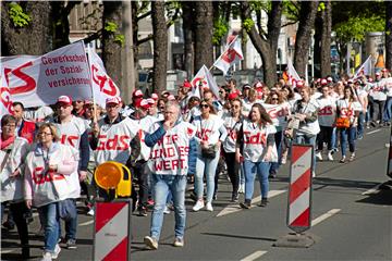 Rund 300 Streikteilnehmer zeigten ihren Unmut.