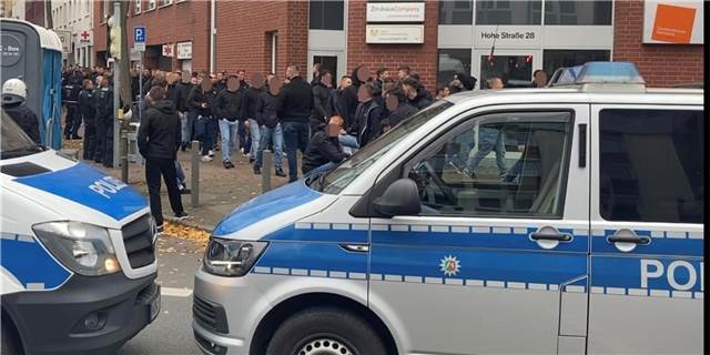 350 VfB-Ultras wollten BVB-Fans angreifen: Polizei verhindert Riesen-Schlägerei