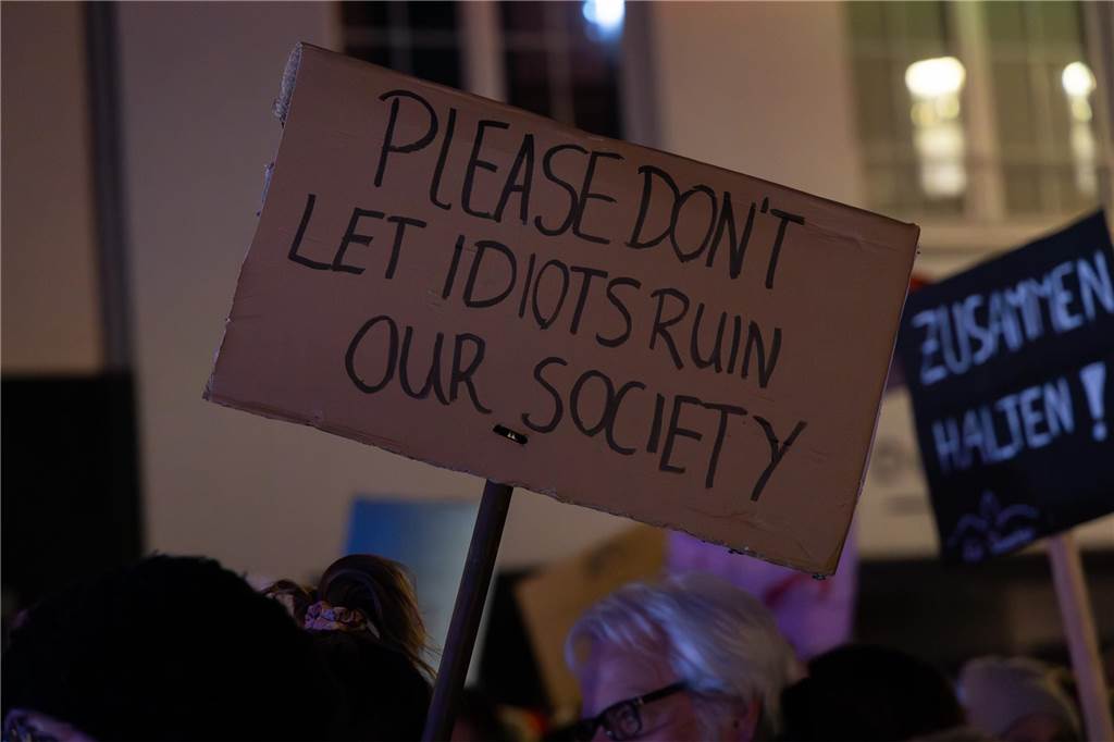 Rund 4000 Menschen setzten am Freitagabend (7.2.) abermals ein Zeichen für die Demokratie auf dem Dorstener Marktplatz. Eindrücke von der Demonstration.