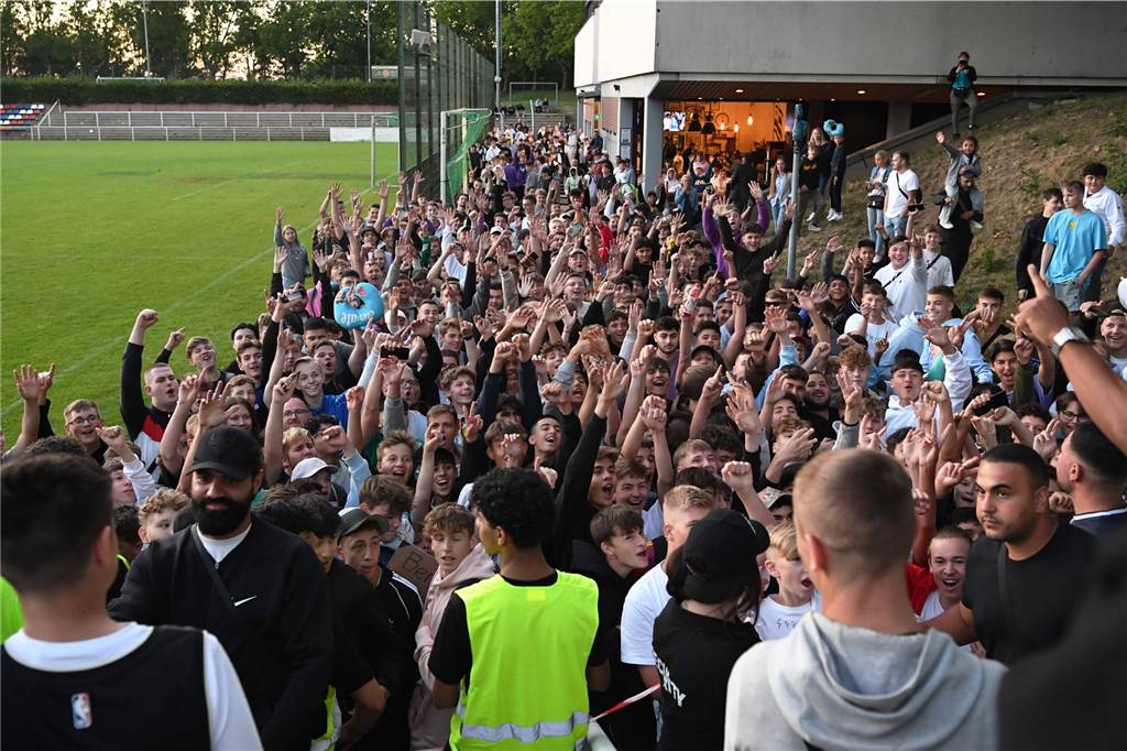 Hype: Neuer Berliner Amateurfußballklub hat schon jetzt mehr Follower als Hertha BSC und Union Rund 4500 Zuschauer verfolgten das Testspiel zwischen Tasmania Berlin und Delay Sports Berlin.