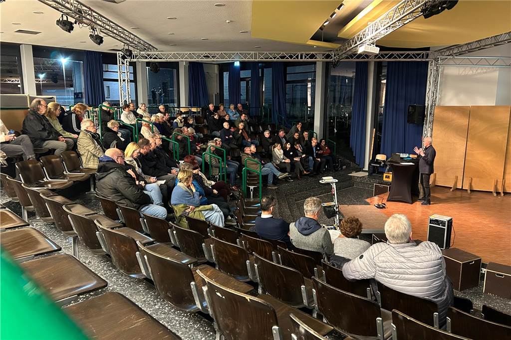 Infoveranstaltung zu Gewerbegebieten in Lünen-Süd Rund 50 bis 60 Menschen waren gekommen.