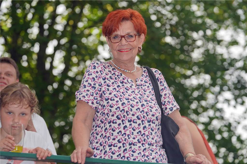 Viele Fotos Sommer-Schützenfest Stockum: Langer und fröhlicher Festtag - Christoph Frie siegt Rund 500 Gäste waren zum Sommer-Schützenfest nach Stockum gekommen. Christoph Frie machte sich am Abend zum neuen Sommerkönig.