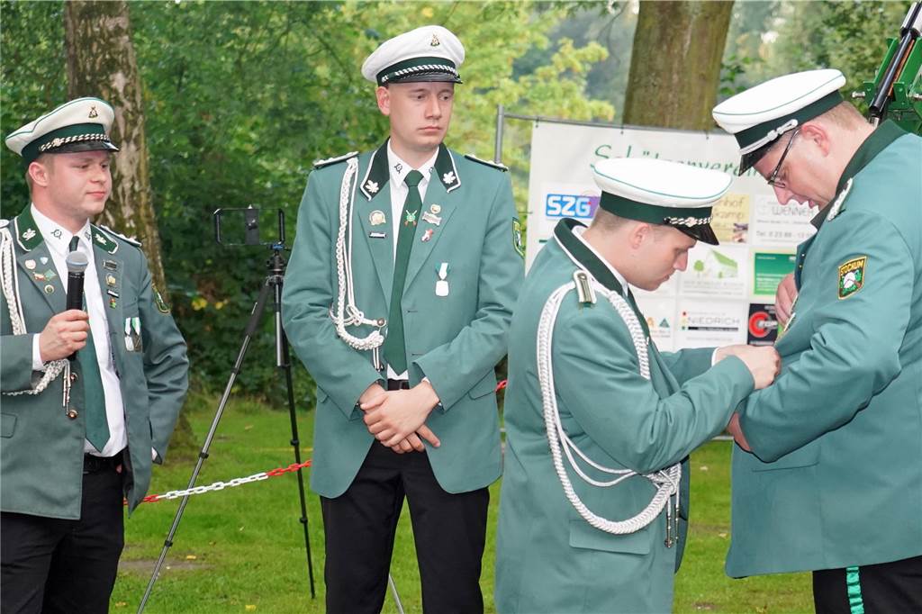 Viele Fotos Sommer-Schützenfest Stockum: Langer und fröhlicher Festtag - Christoph Frie siegt Rund 500 Gäste waren zum Sommer-Schützenfest nach Stockum gekommen. Christoph Frie machte sich am Abend zum neuen Sommerkönig.