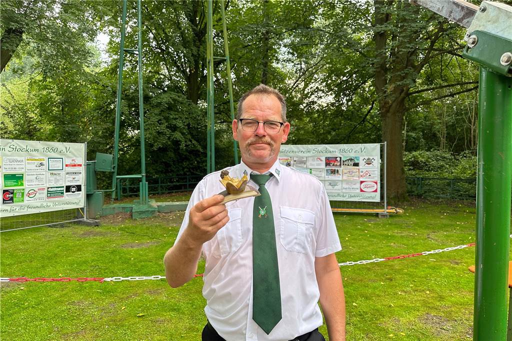 Viele Fotos Sommer-Schützenfest Stockum: Langer und fröhlicher Festtag - Christoph Frie siegt Rund 500 Gäste waren zum Sommer-Schützenfest nach Stockum gekommen. Christoph Frie machte sich am Abend zum neuen Sommerkönig.