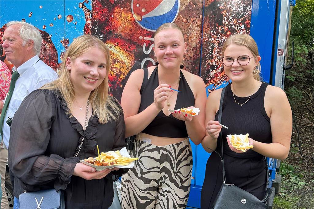 Viele Fotos Sommer-Schützenfest Stockum: Langer und fröhlicher Festtag - Christoph Frie siegt Rund 500 Gäste waren zum Sommer-Schützenfest nach Stockum gekommen. Christoph Frie machte sich am Abend zum neuen Sommerkönig.