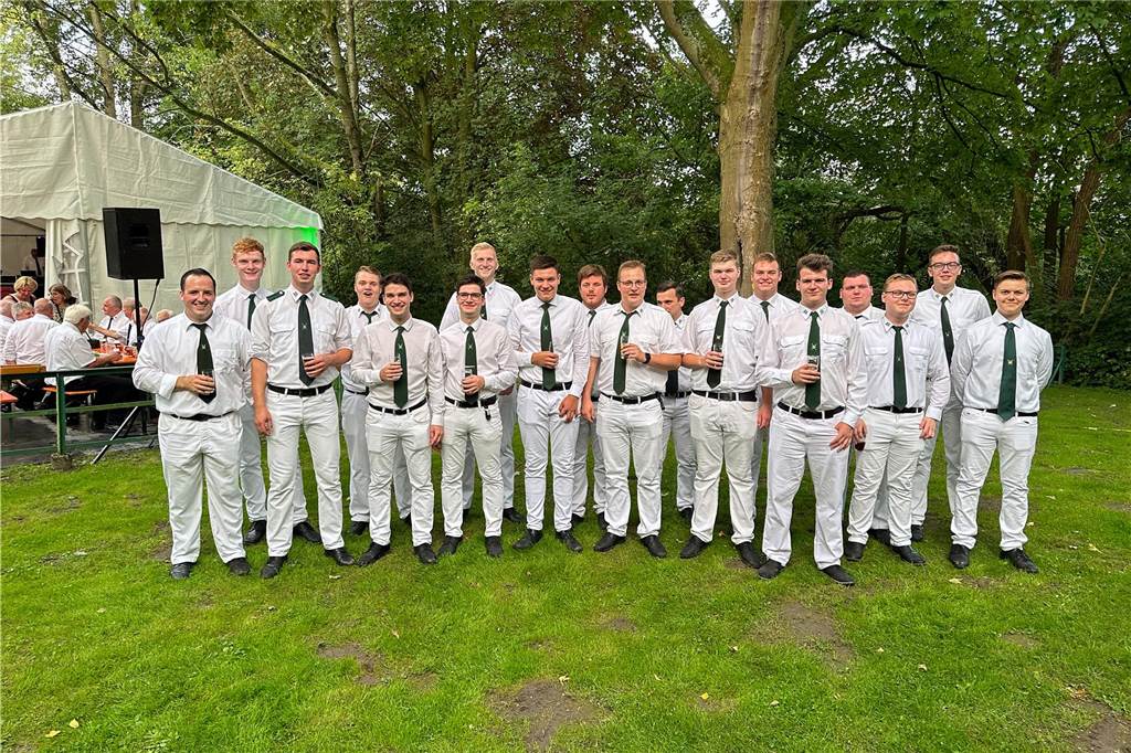 Viele Fotos Sommer-Schützenfest Stockum: Langer und fröhlicher Festtag - Christoph Frie siegt Rund 500 Gäste waren zum Sommer-Schützenfest nach Stockum gekommen. Christoph Frie machte sich am Abend zum neuen Sommerkönig.