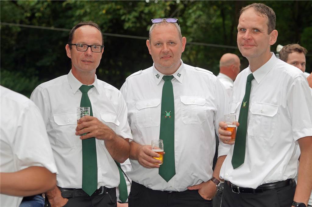 Viele Fotos Sommer-Schützenfest Stockum: Langer und fröhlicher Festtag - Christoph Frie siegt Rund 500 Gäste waren zum Sommer-Schützenfest nach Stockum gekommen. Christoph Frie machte sich am Abend zum neuen Sommerkönig.