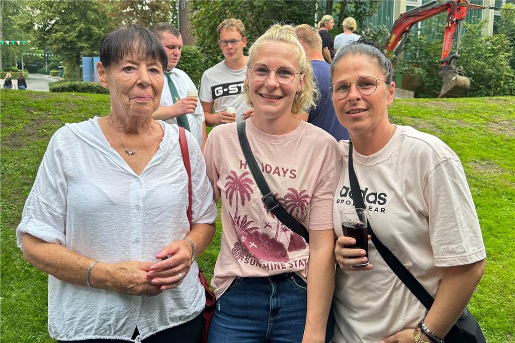 Viele Fotos Sommer-Schützenfest Stockum: Langer und fröhlicher Festtag - Christoph Frie siegt Rund 500 Gäste waren zum Sommer-Schützenfest nach Stockum gekommen. Christoph Frie machte sich am Abend zum neuen Sommerkönig.