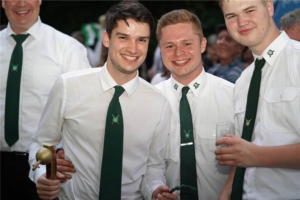 Viele Fotos Sommer-Schützenfest Stockum: Langer und fröhlicher Festtag - Christoph Frie siegt Rund 500 Gäste waren zum Sommer-Schützenfest nach Stockum gekommen. Christoph Frie machte sich am Abend zum neuen Sommerkönig.