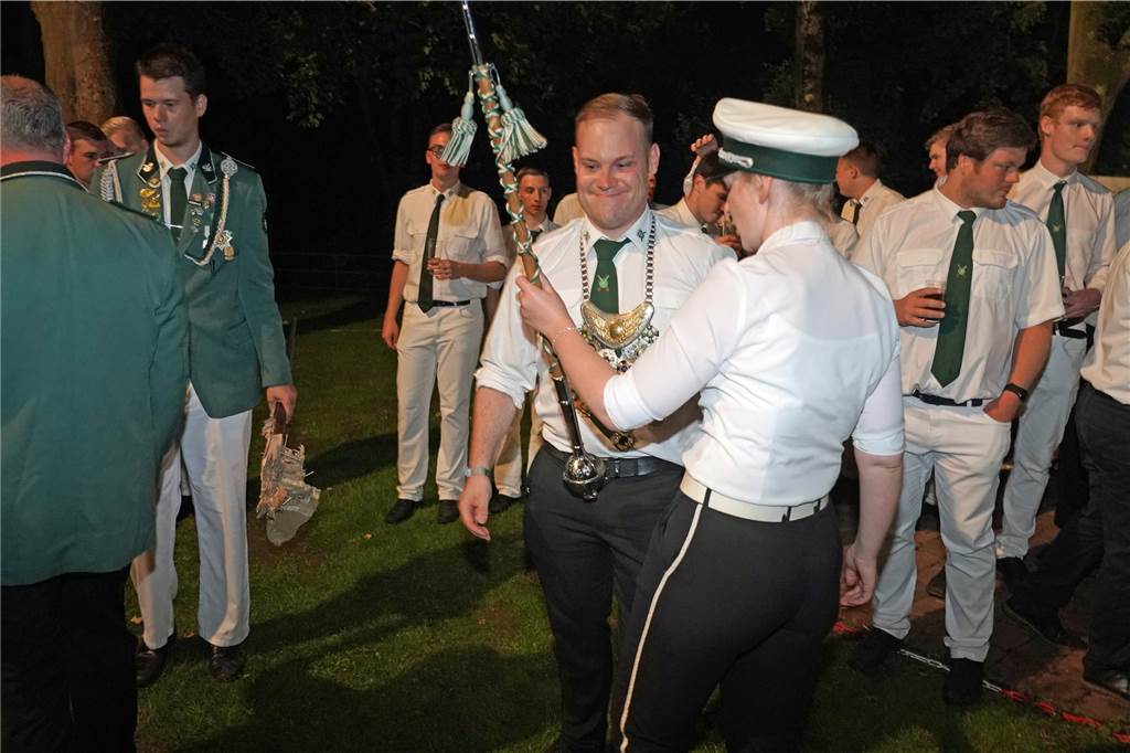 Viele Fotos Sommer-Schützenfest Stockum: Langer und fröhlicher Festtag - Christoph Frie siegt Rund 500 Gäste waren zum Sommer-Schützenfest nach Stockum gekommen. Christoph Frie machte sich am Abend zum neuen Sommerkönig.