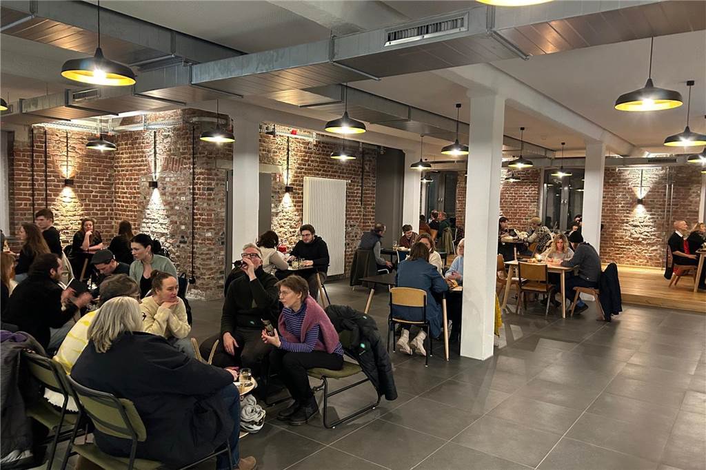 Großer Andrang bei Gastro-Eröffnung an der Speicherstraße Rund 60 Plätze bietet das "Nansen".