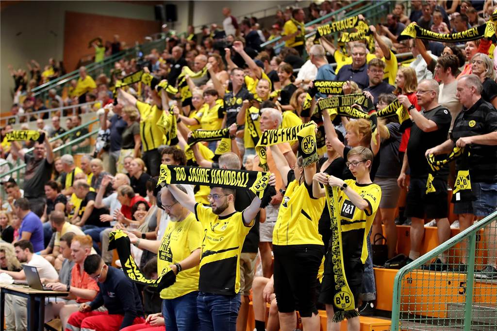 Rund 600 Fans waren in der Sporthalle Wellinghofen.