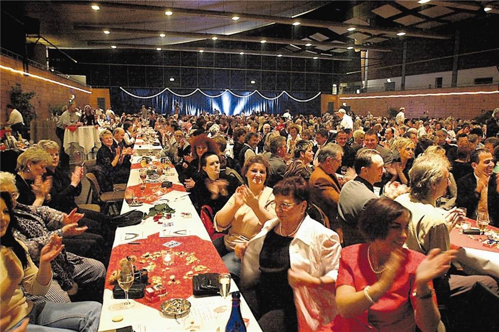 Rund 750 Besucher kamen zur Benefiz-Gala für Menschen mit Aids-Erkrankung in die Europahalle.