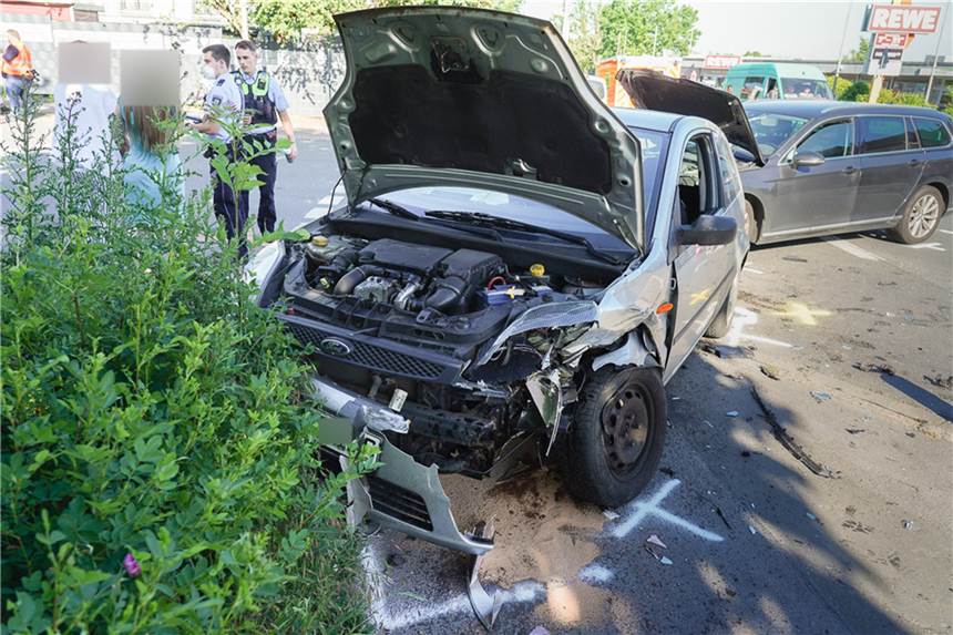 23-jähriger Dortmunder bei Autounfall auf Rahmer Straße verletzt Rund 8500 Euro Gesamtschaden entstanden bei einem Verkehrsunfall am Sonntagnachmittag in Dortmund-Huckarde.