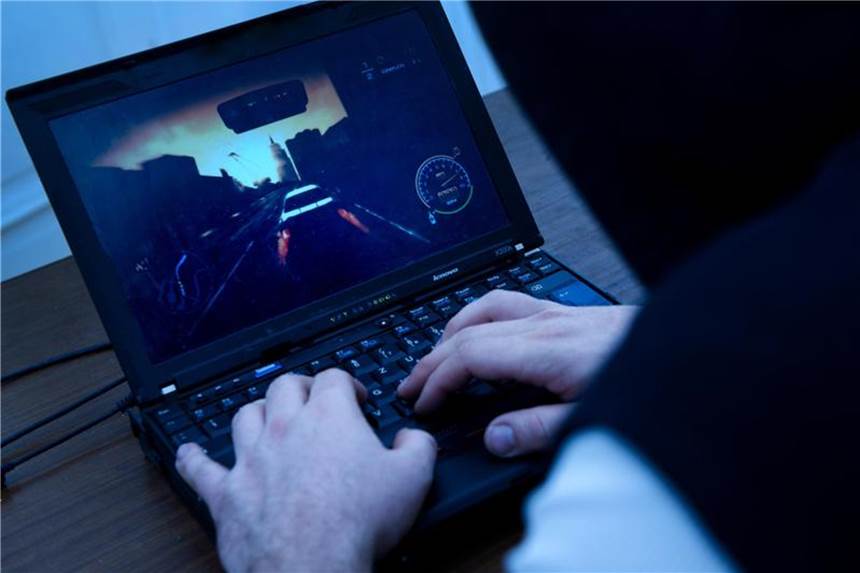 Immer mehr Videospieler nutzen Bezahldienste Rund drei Millionen Gamer zahlen für Online-Dienste wie EA Access, Playstation Plus oder Xbox Live Gold. Foto: Franziska Gabbert