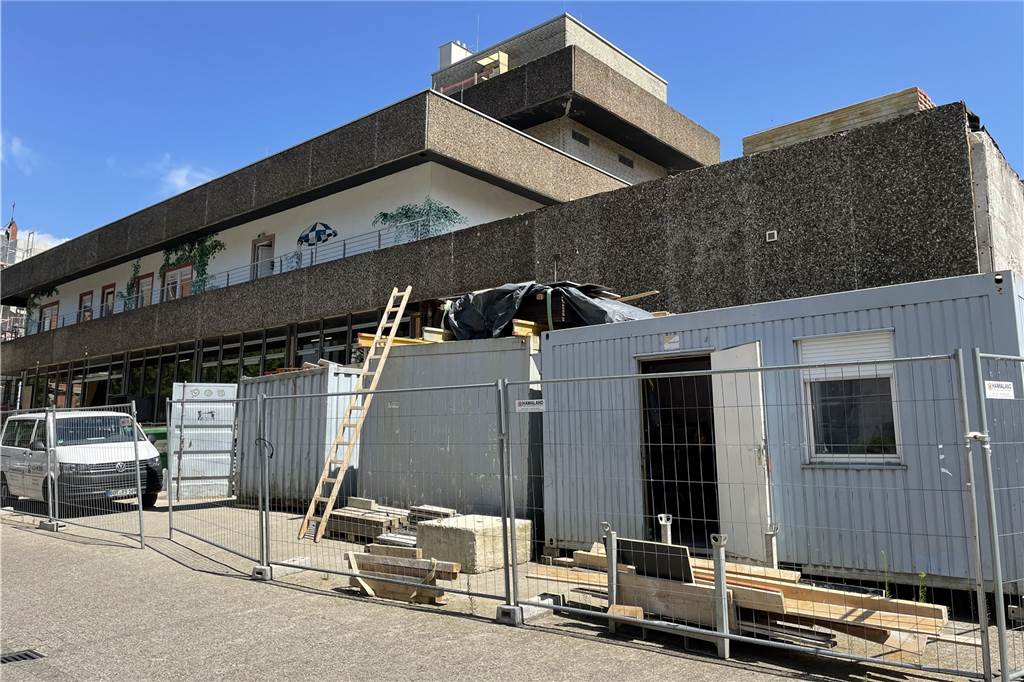 Neues Kaufhaus im Dortmunder Westen: Eröffnung schon wieder verschoben Rund um das ehemalige Kaufhaus Konze und auch im Inneren laufen die Arbeiten auf Hochtouren.