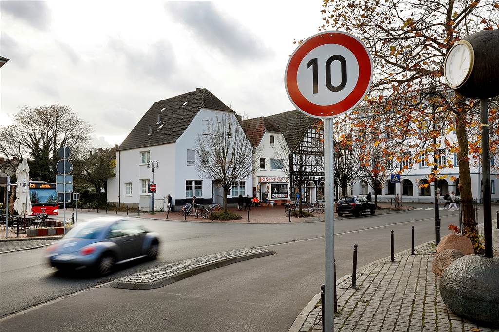 Experte zum verschärften Bußgeldkatalog: „Es muss schmerzen“ Rund um den Alten Markt in Kamen gilt Tempo 10. Wer hier mit 26 bis 30 km/h erwischt wird, muss neuerdings ein Bußgeld von 70 Euro (bisher 35 Euro) zahlen.
