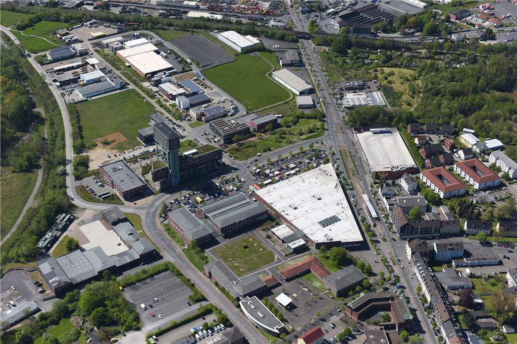 Alte Bergbau-Flächen in Dortmund haben noch Zukunfts-Potenzial Rund um den denkmalgeschützten Hammerkopfturm der Zeche Minister Stein in Eving ist ein moderner Gewerbepark entstanden.