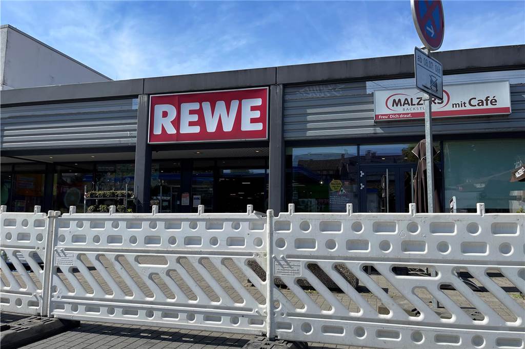 Wambeler Hellweg: „Als Autofahrer kriegst du Krämpfe“ Rund um den Rewe am Wambeler Hellweg stehen derzeit weniger Parkplätze zur Verfügung.