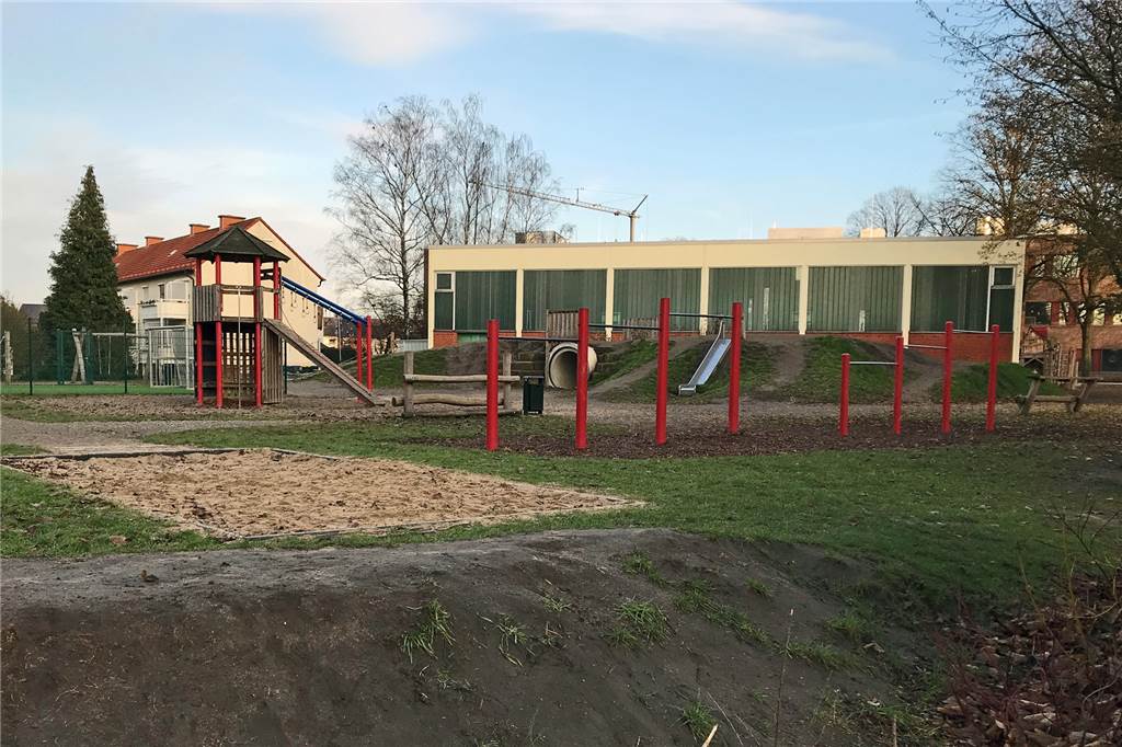 Turnhallen-Sanierung: Neuer Standort der Wiehagenschule steht jetzt oben auf der Wunschliste Rund um die Halle an der Stockumer Straße gibt es einen großen Außenspielbereich. Der wäre möglicherweise geschrumpft, wenn man sich für einen Neubau in Form einer Doppelturnhalle entschieden hätte.